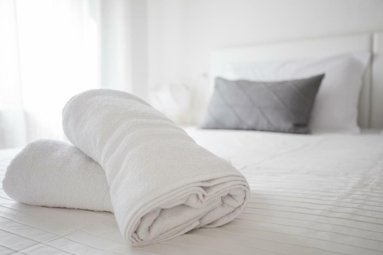 Großes Doppel- oder Zweibettzimmer mit einem eigenen Bad